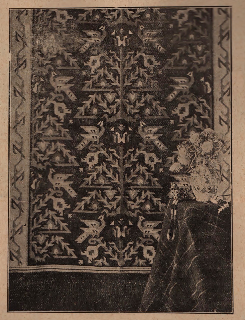 Виставка українського килимартсва у Львові. "Гетьманський" килим, виконаний "Гуцульским Мистецтвом" у Косові по проєкту арт. мал. Роберта Лосовського, 1930 р.