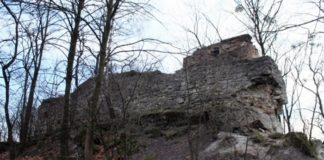 Залишок стіни Високозамку. Фото: karpaty.info