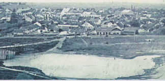 Краєвид на містечко Щирець з церковної гори. Початок ХХ століття. Опубліковано: Щит Деревацький. Історико-краєзнавчий альманах / Автор ідеї, редактор-упорядник Андрій Книш. – Львів, 2014. – Число 2. – 56 с.