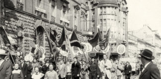 1 травня 1959 року. Колона педагогічного колективу Львівської СШ№4 (Ломоносова – Кирила і Мефодія, 17А). Автор фото Святослав Вдовенко.