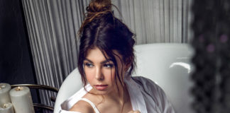 Співачка OPIYA