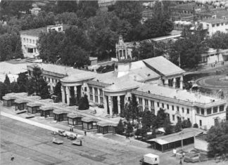 Термінал 1 львівського аеропорту з висоти пташиного польоту з боку злітно-посадкової смуги