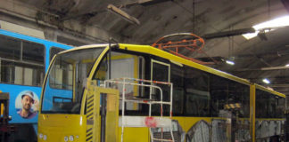 Рестайлінговий трамвайний вагон «Tatra KT4SU» на останніх стадіях капітально-відновлювального ремонту. 2016 р.