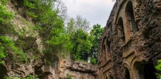 Загадкові і мальовничі руїни ваблять