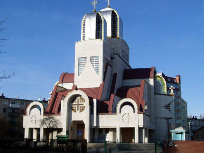 Спроєктований Миколою Обідняком храм Положення Поясу Пресвятої Богородиці у Львові (вул. Головатого 7а). Фото з Вікіпедії.