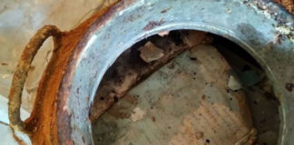 Документи з віднайденого бідону. Фото ТСН.ua