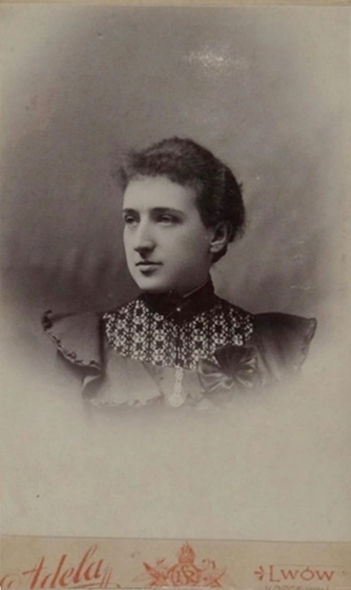 Жінка з Львова, фотосалон «Аделя», 1900 р.