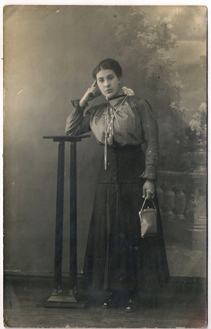 Жінка з Львова, фотосалон «APOLLO», поч. ХХ ст.