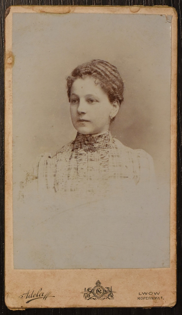 Жінка з Львова, фотосалон «Аделя», 1900-ті рр.