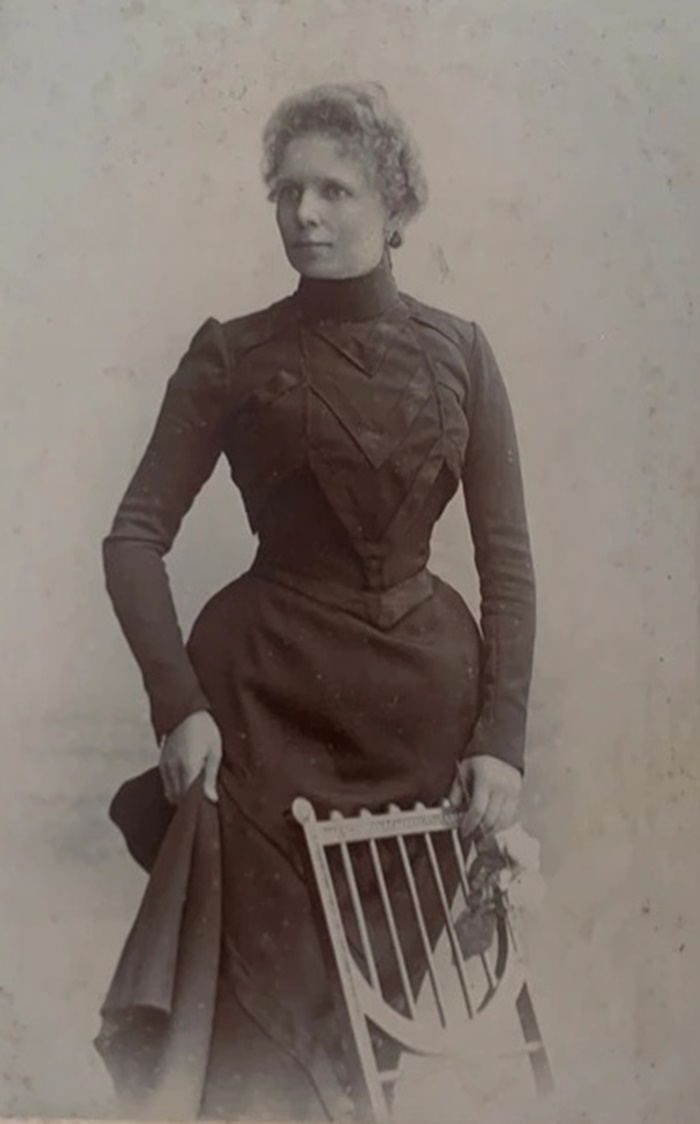 Жінка з Львова, фотосалон «Аделя», 1900-ті рр.