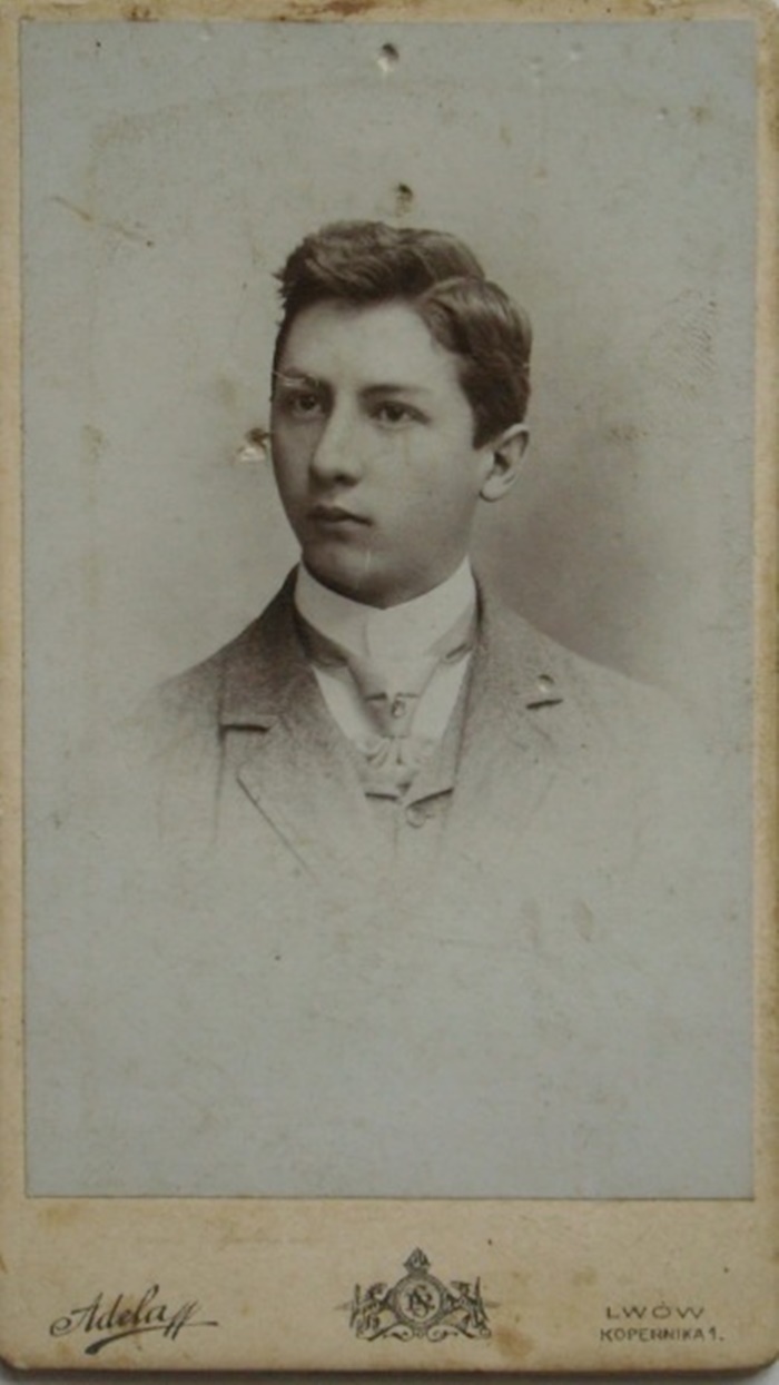 Хлопець зі Львова, фотосалон «Аделя», 1900-ті рр.
