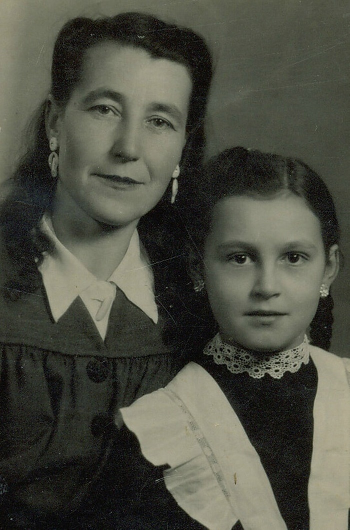 Ольга Либак з донькою Галею, 1951 рік