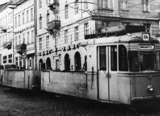 Вантажний трамвайний потяг на основі «Gotha Т57/В57» на вулиці Городоцькій. 1970-ті рр..
