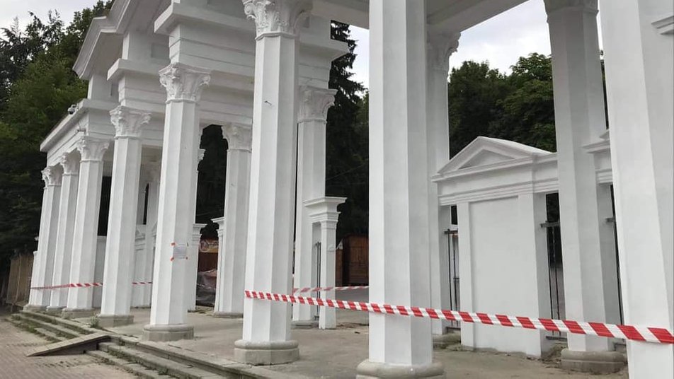 У львівському Парку культури відновили вхідну арку. Фото Андрія Москаленка