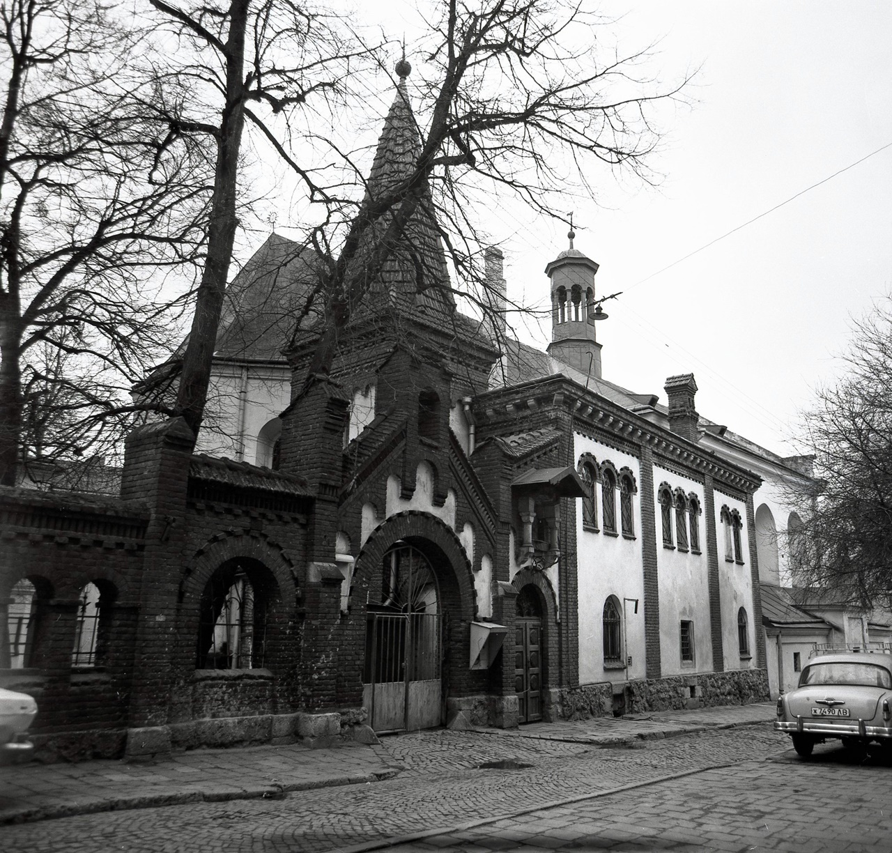 Костел Іоана Хрестителя в м. Львові ХIV–ХІХ ст. Фото А. Богдалова. 1990 р. 