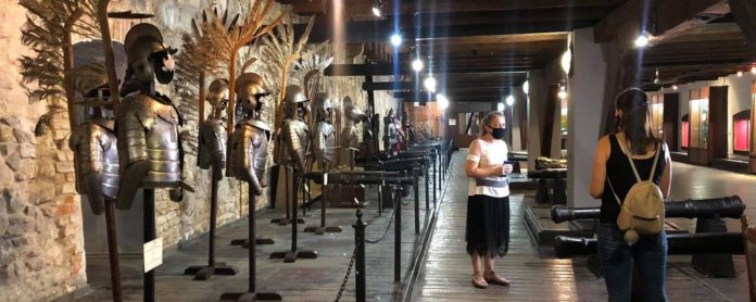 У Львові стартує безкоштовна онлайн школа жестової мови У Львові стартує безкоштовна онлайн школа жестової мови