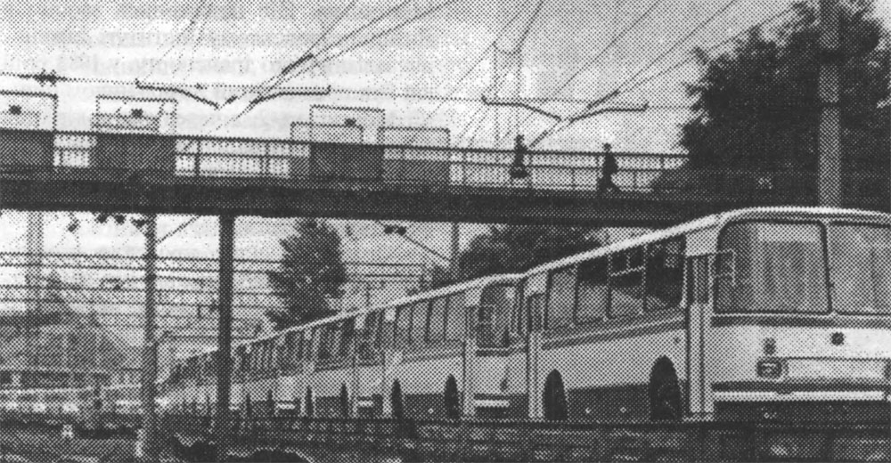 Станція Львів. Відправлення автобусів ЛАЗ 695Р залізничним транспортом. Середина 1980-х років