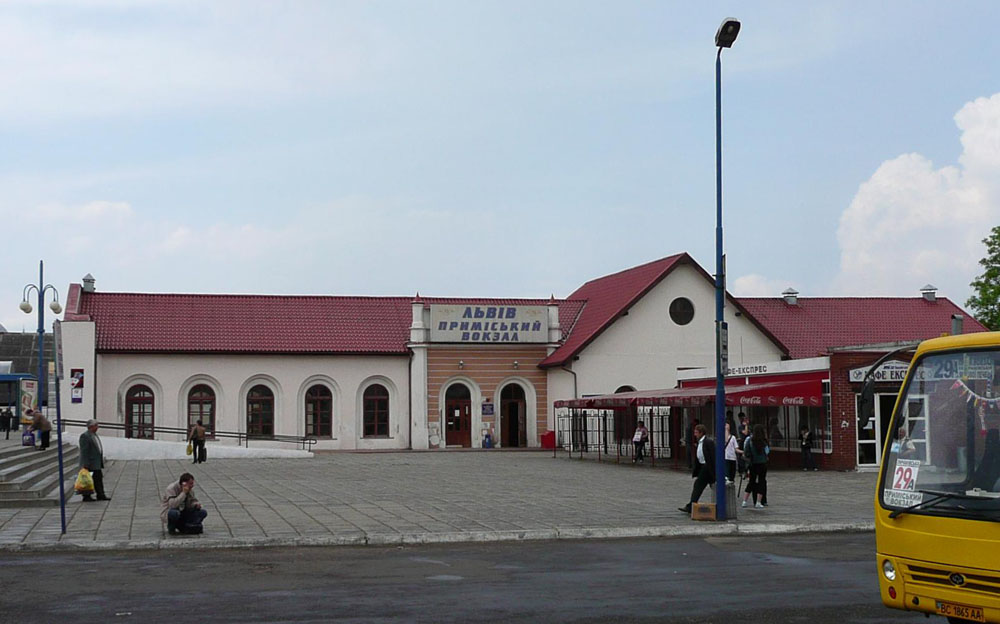 Пасажирський будинок приміського вокзалу Львова. 2008 р
