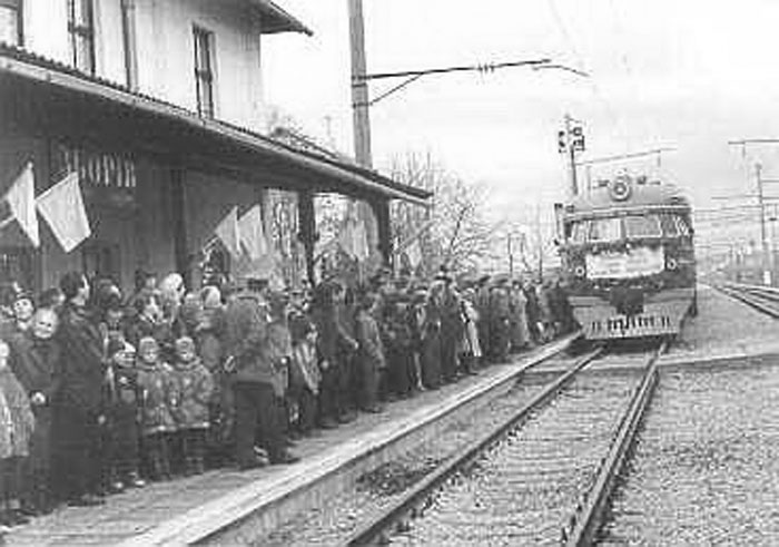 Прибуття першого електропоїзда до станції Зборів, 1997 р.
