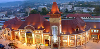 Новий залізничний вокзал в Ужгороді. Введений в експлуатацію в жовтні 2004 р