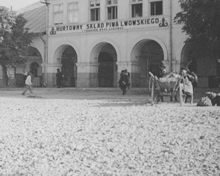 Мешканці Жовкви на фото 1938 року