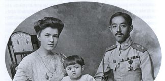 Катерина Десницька з чоловіком та сином. Фото з Вікіпедії