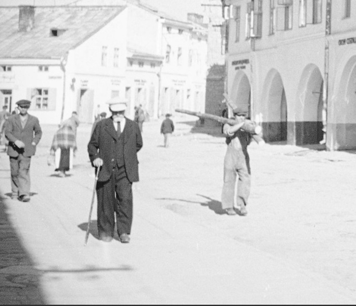 Мешканці Жовкви на фото 1938 року