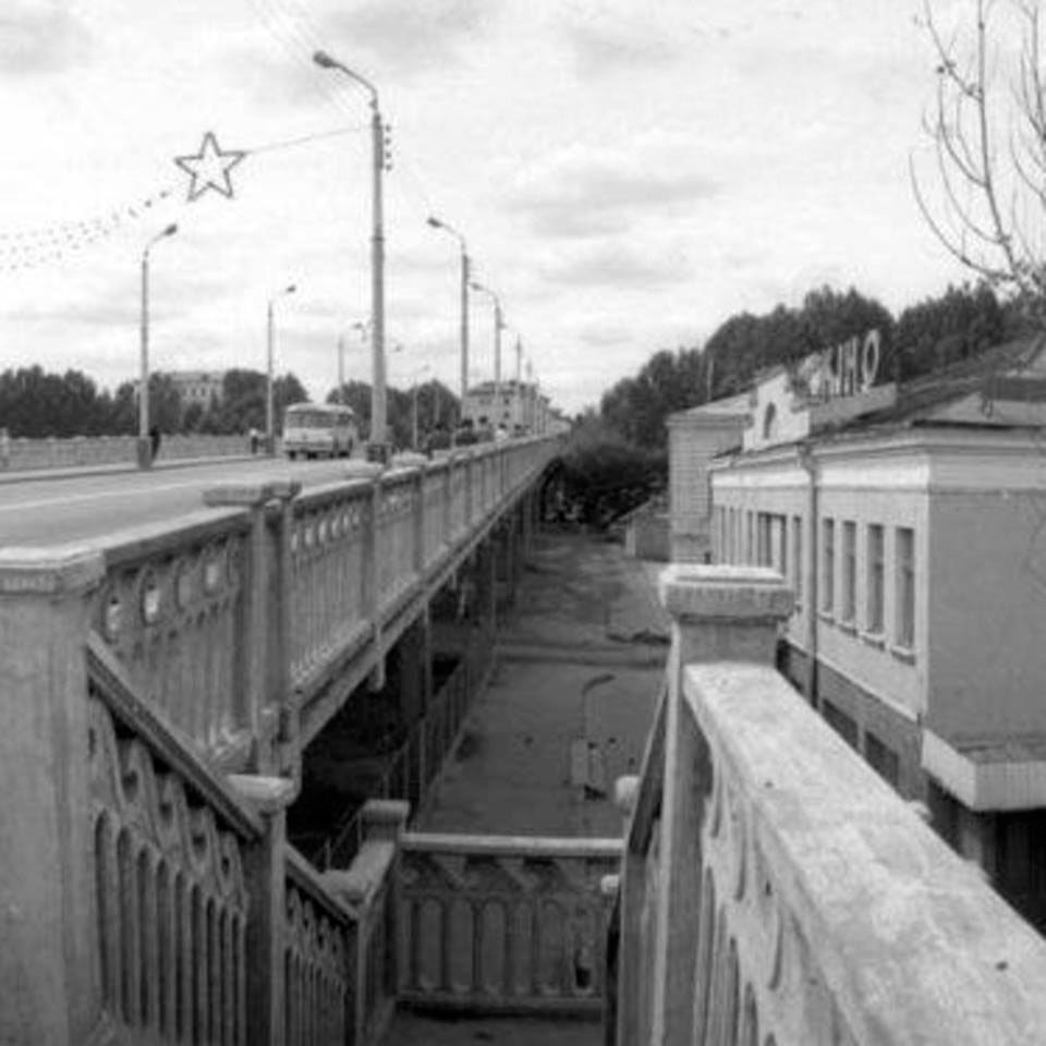 Східці до кінотеатру, 60-і роки