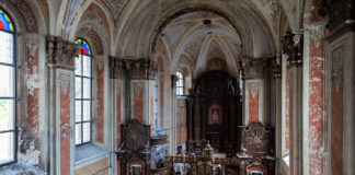 Храм Різдва Богородиці XVII століття у місті Комарно