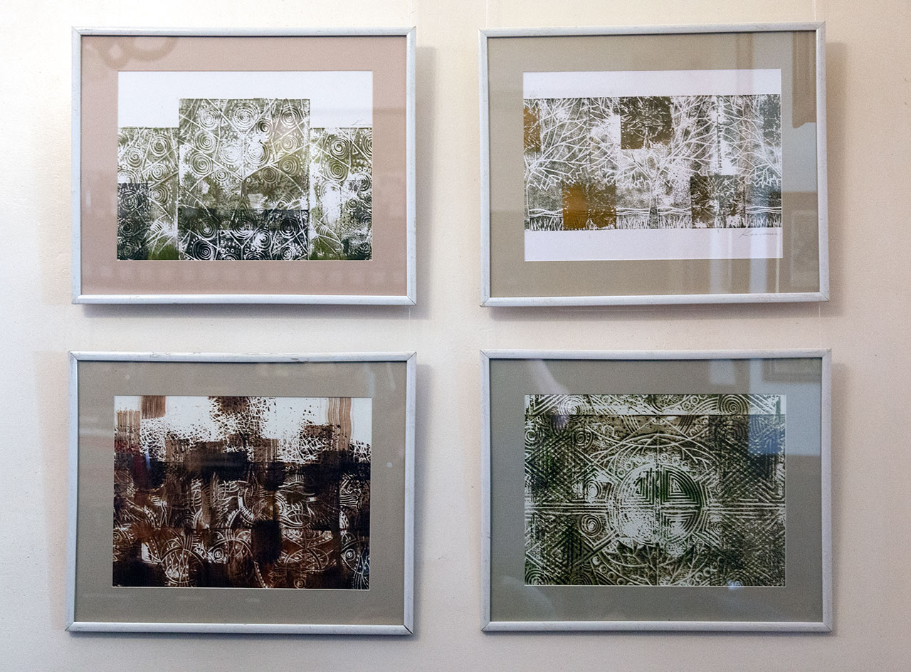 Експозиція виставки львівського художника Ігоря Колісника під назвою "Орнамент буття"