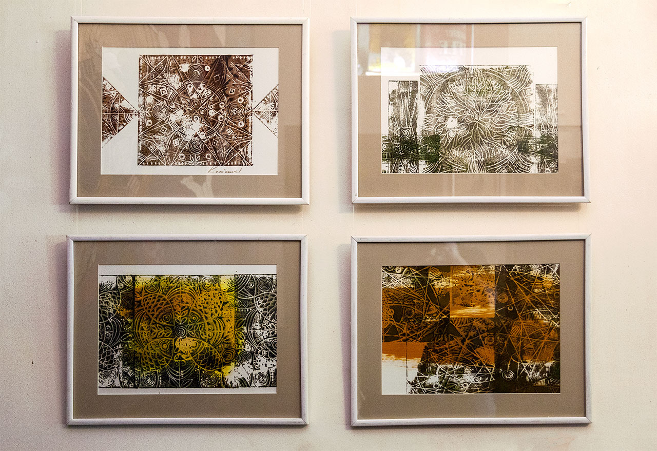 Експозиція виставки львівського художника Ігоря Колісника під назвою "Орнамент буття"