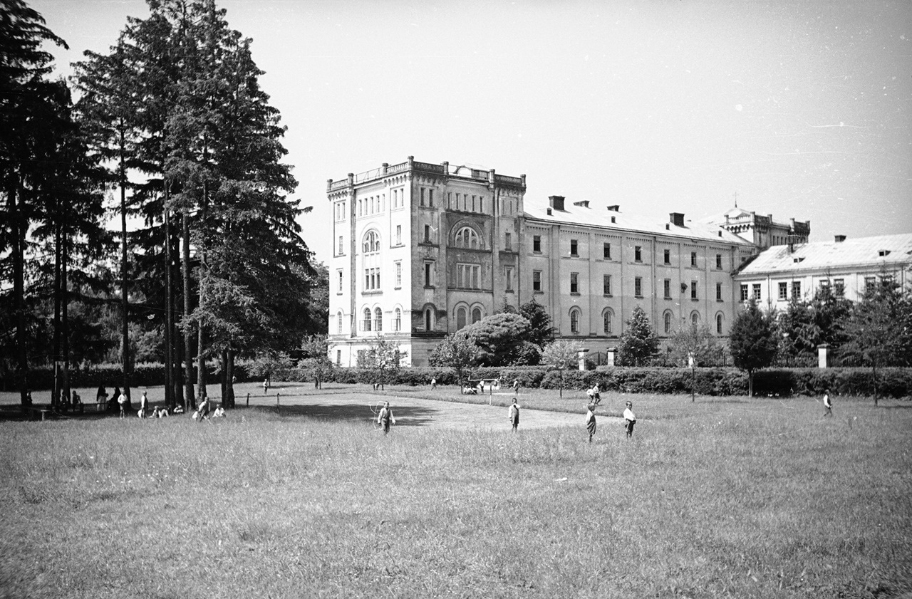 Сиротинець в Дроговижі. Фотограф Генрик Поддембський, 1930-ті рр.