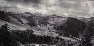 Жабʼє, вид на гору Дземброню. Фото початку ХХ ст. Джерело: https://polona.pl/item/zabie-dzembronia