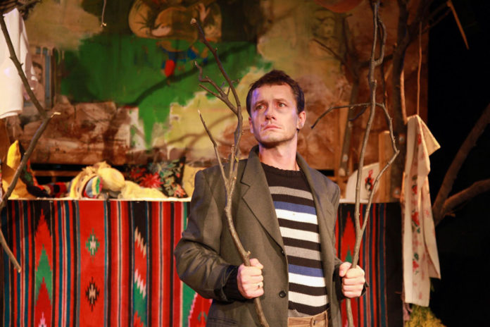 Сцена з вистави «Буна». Світлив Тарас Валько Сцена з вистави «Буна». Світлив Тарас Валько