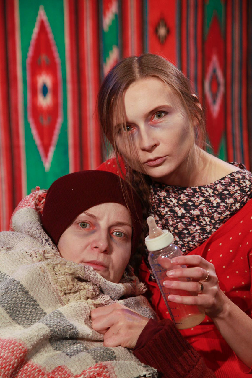 Сцена з вистави «Буна». Світлив Тарас Валько