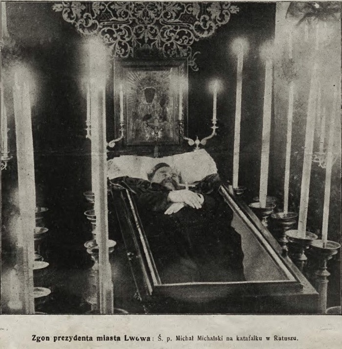 Бургомістр у катафалку в ратуші. Nowości Illustrowane. 1907