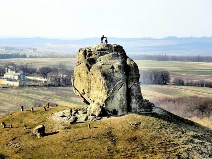 Скелястий велетень. Фото Миколи Бандрівського