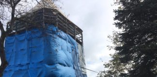 На Львівщині реставрують дерев’яну дзвіницю XVII століття. Фото Суспільне Львів