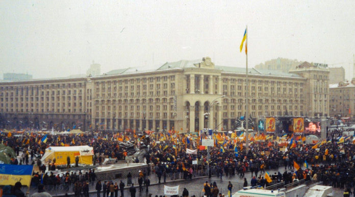 Київ. Помаранчева революція. Фото з колекції Ігоря Ткачика