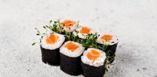 Макі з лососем