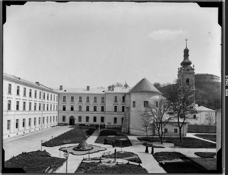 Будинок греко-католицької семінарії, 1895 р. Фотограф Натан Крігер