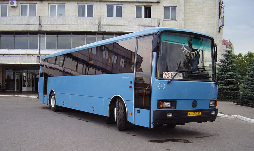 Рестайлінговий автобус ЛАЗ-5207 «Лайнер 12». Випуск цієї моделі започатковано у 1994 році