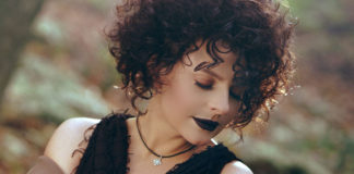 Сцена з кліпу Оксани Мухи «Не забувай мене»