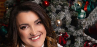 Співачка SVOYA