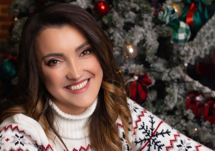 Співачка SVOYA