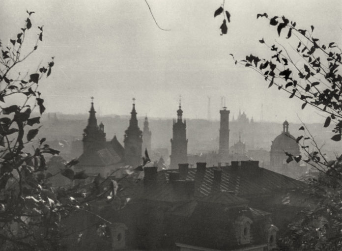 Панорама Львова 1960-их років. Світлив Юліан Дорош