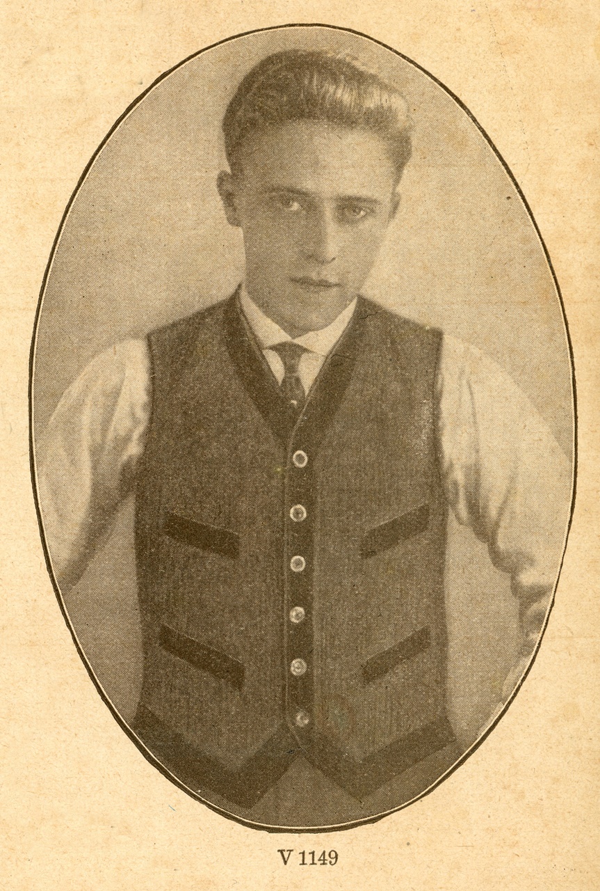 "Для хлопця тепла, а мимо того елєгантна камізолька буде великою втіхою на різдвяний дарунок" (Нова хата, грудень, 1925 р.)