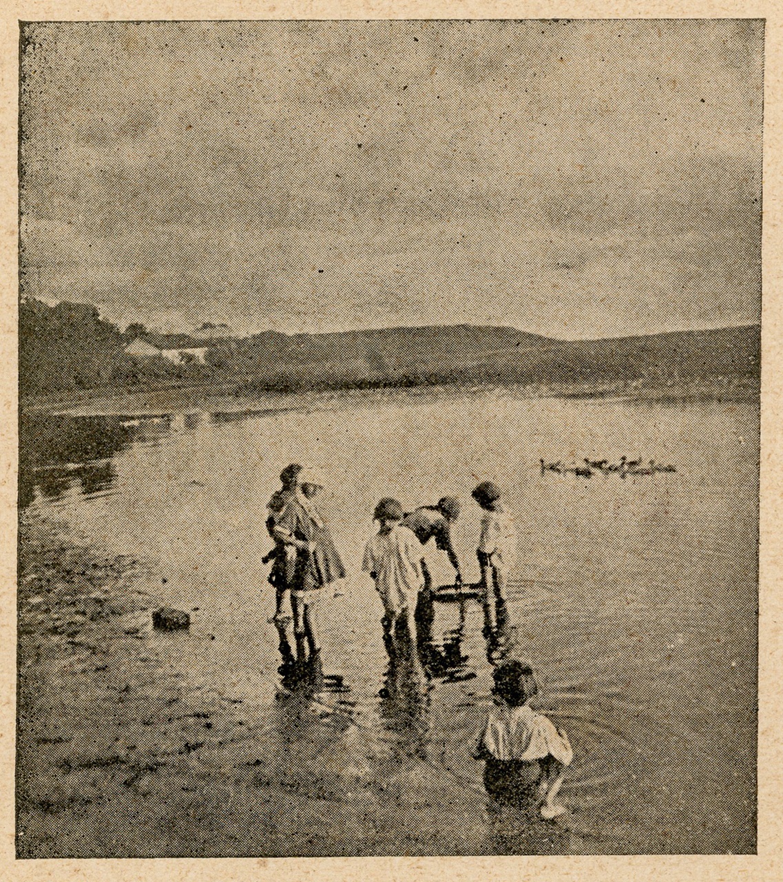 А. Іванів. Діти над озером. Каталог І виставки української аматорської фотографії у Львові, 1930 р. (збірка Львівського Фотомузею)