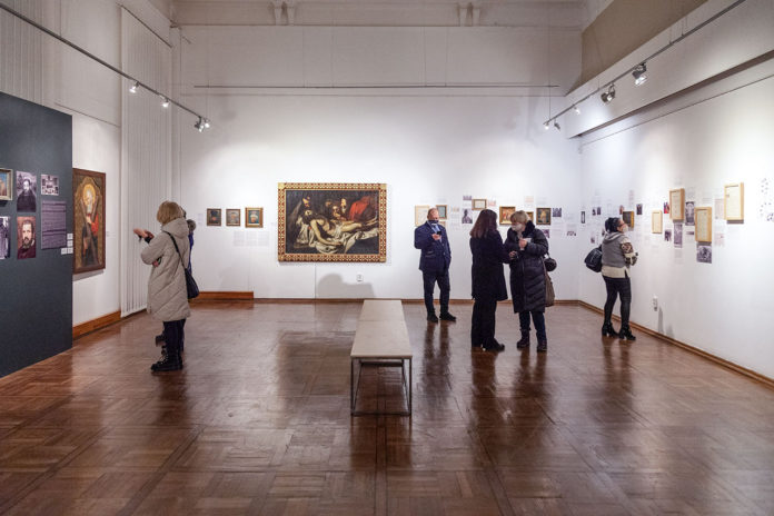 Експозиція виставки "Модест Сосенко. Фрагменти: до монументального"