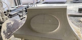 Роботи по встановленню пам'ятника Мирославу Скорику. Фото: Максим Козицький